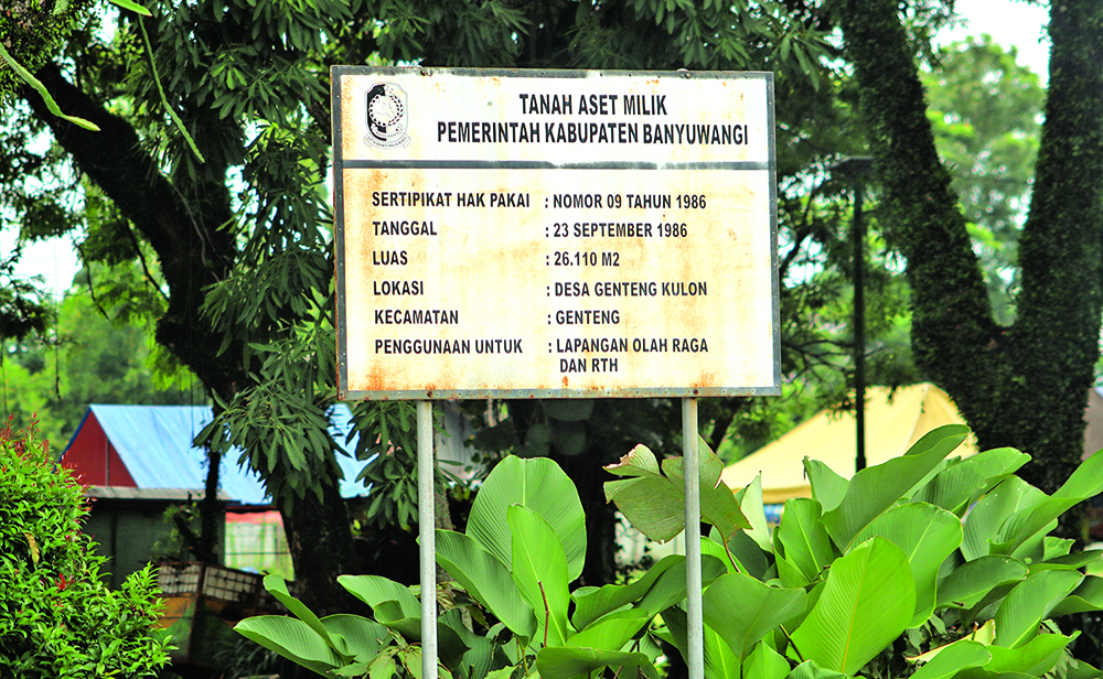 BUKTI: Papan nama kepemilikan aset RTH Maron, Desa Genteng Kulon, Kecamatan Genteng oleh Pemerintah Kabupaten Banyuwangi.