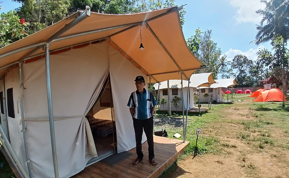 LENGKAP: Ada tenda dome untuk berkemah konvensional, ada pula glamping di Capas Adventure di Desa Paspan, Kecamatan Glagah, Banyuwangi.