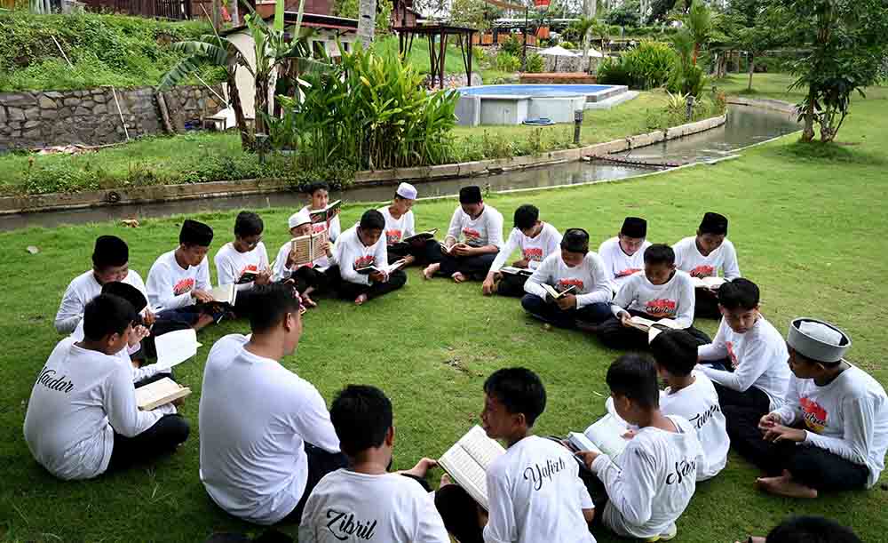 Rombongan siswa salah satu sekolah di Banyuwangi menghafal Al-Qur&rsquo;an di Capas Adventure Land yang berlokasi di Desa Paspan, Kecamatan Glagah, pekan lalu.