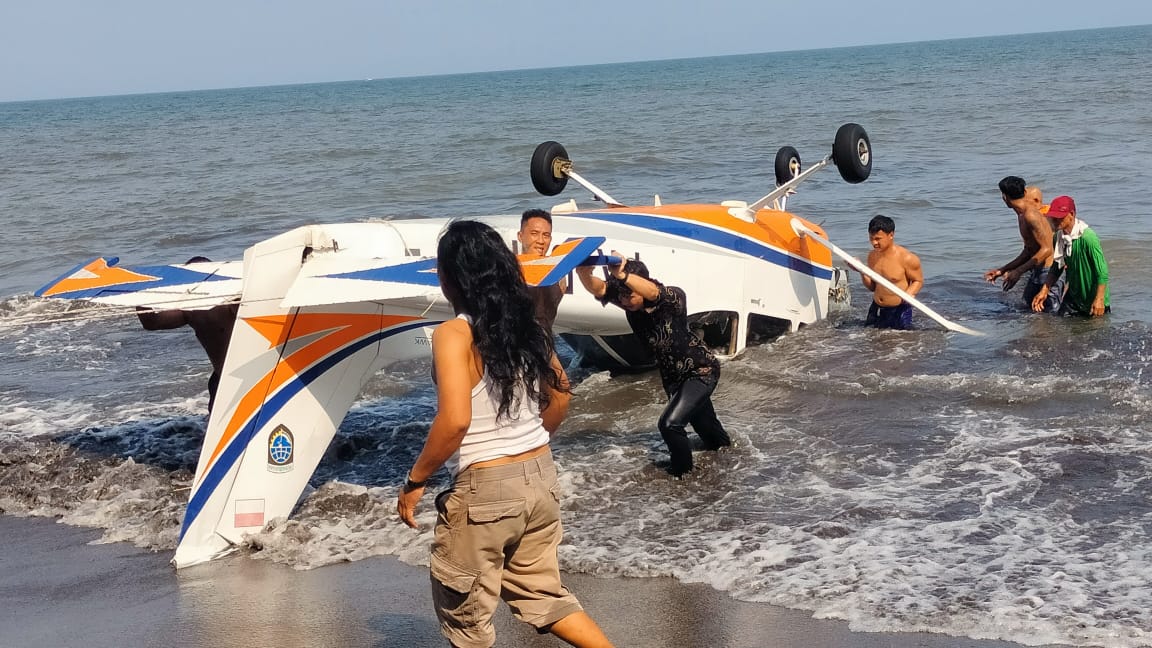 Kondisi pesawat yang jatuh di perairan Selat Bali.