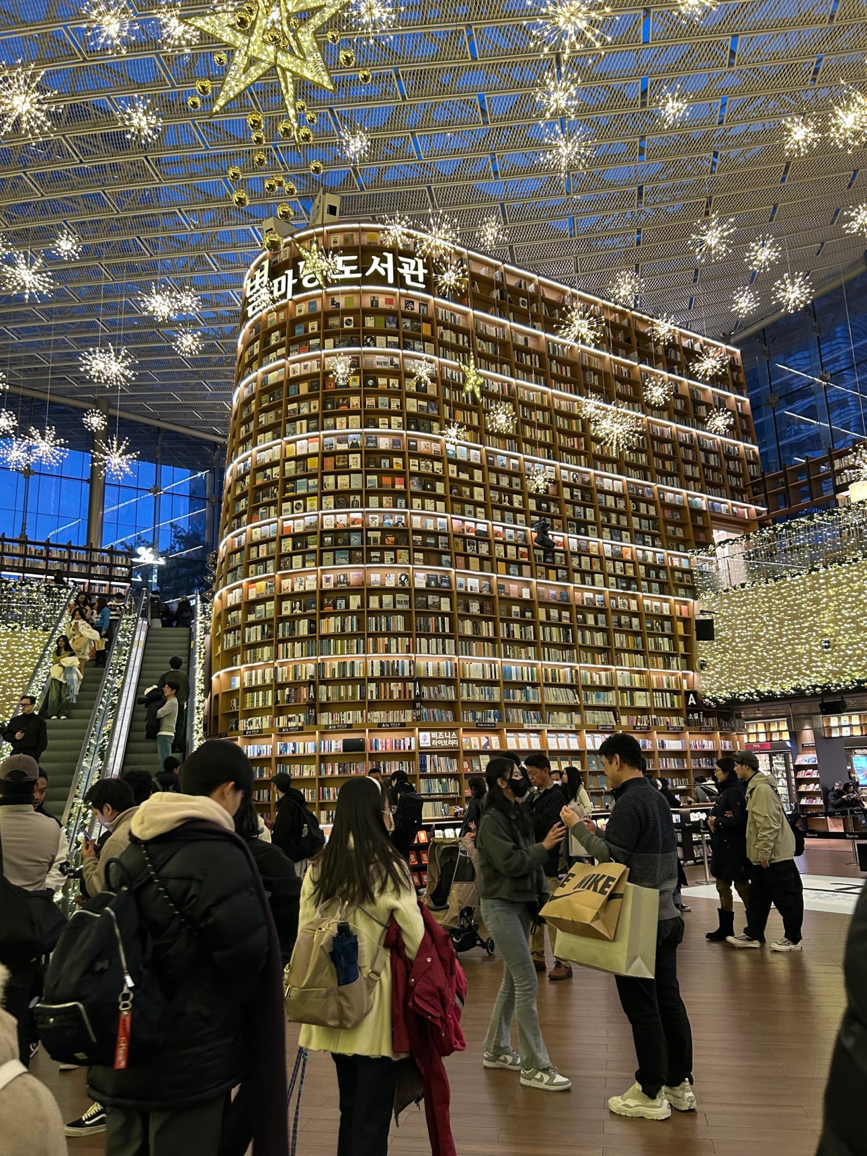 Starfield Library di Seoul, Korsel
