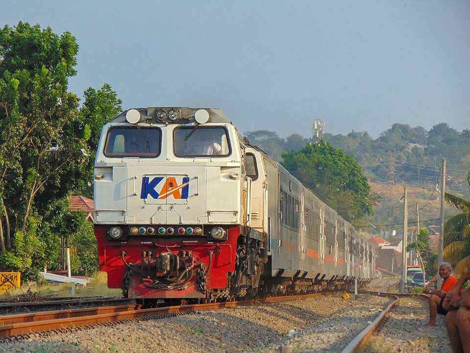 Kereta Api Argo Parahyangan.