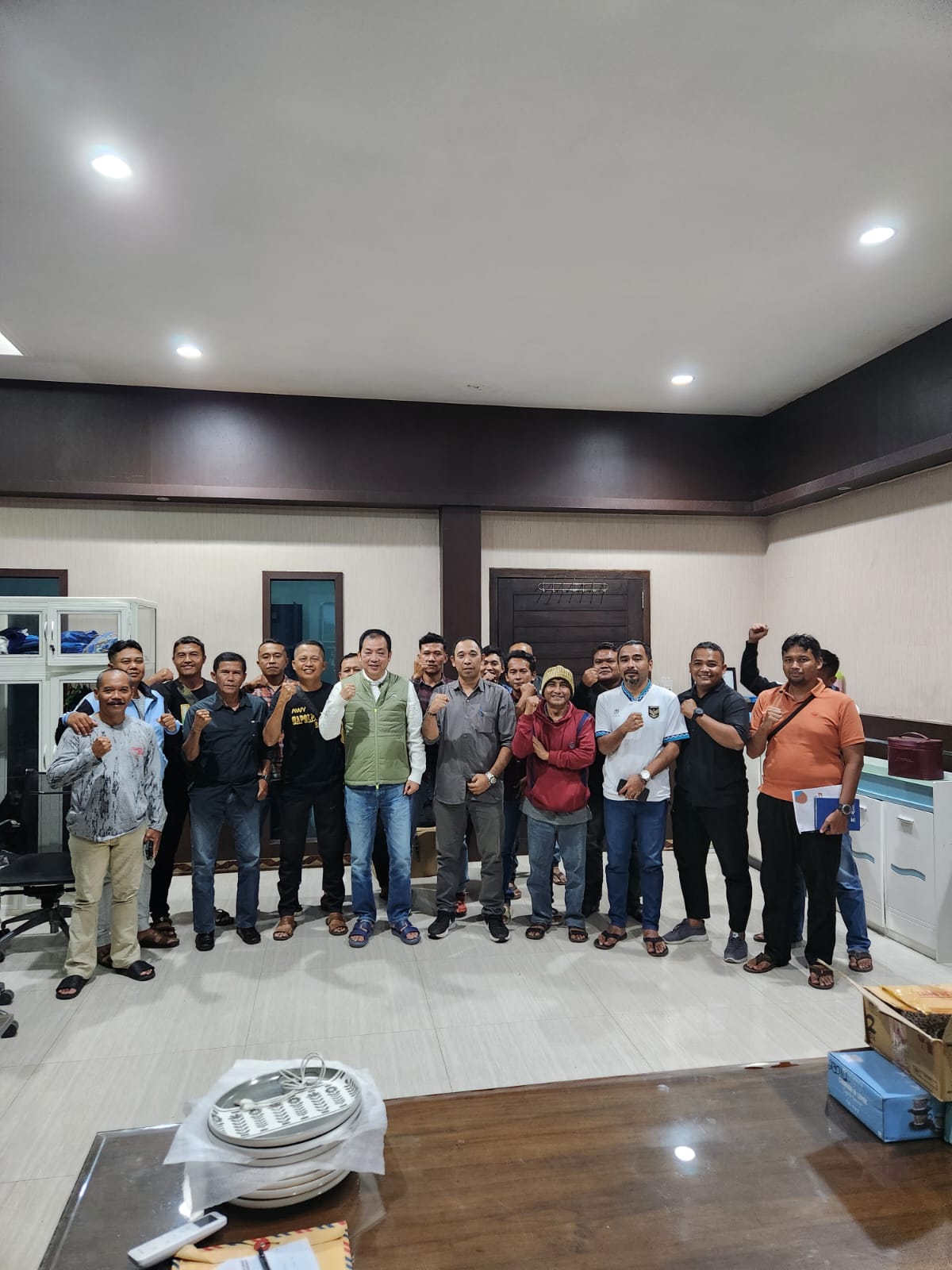 MULUS: Belasan voter menyampaikan dukungan kepada Michael Edi Hariyanto untuk maju dalam pemilihan Ketua Askab PSSI Banyuwangi