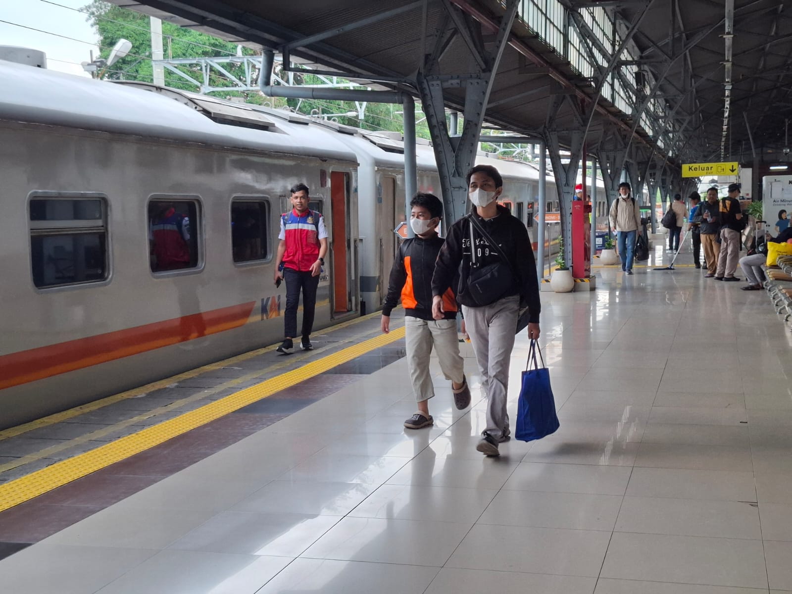 PT KAI telah membuka pemesanan tiket kereta api Lebaran 2025.