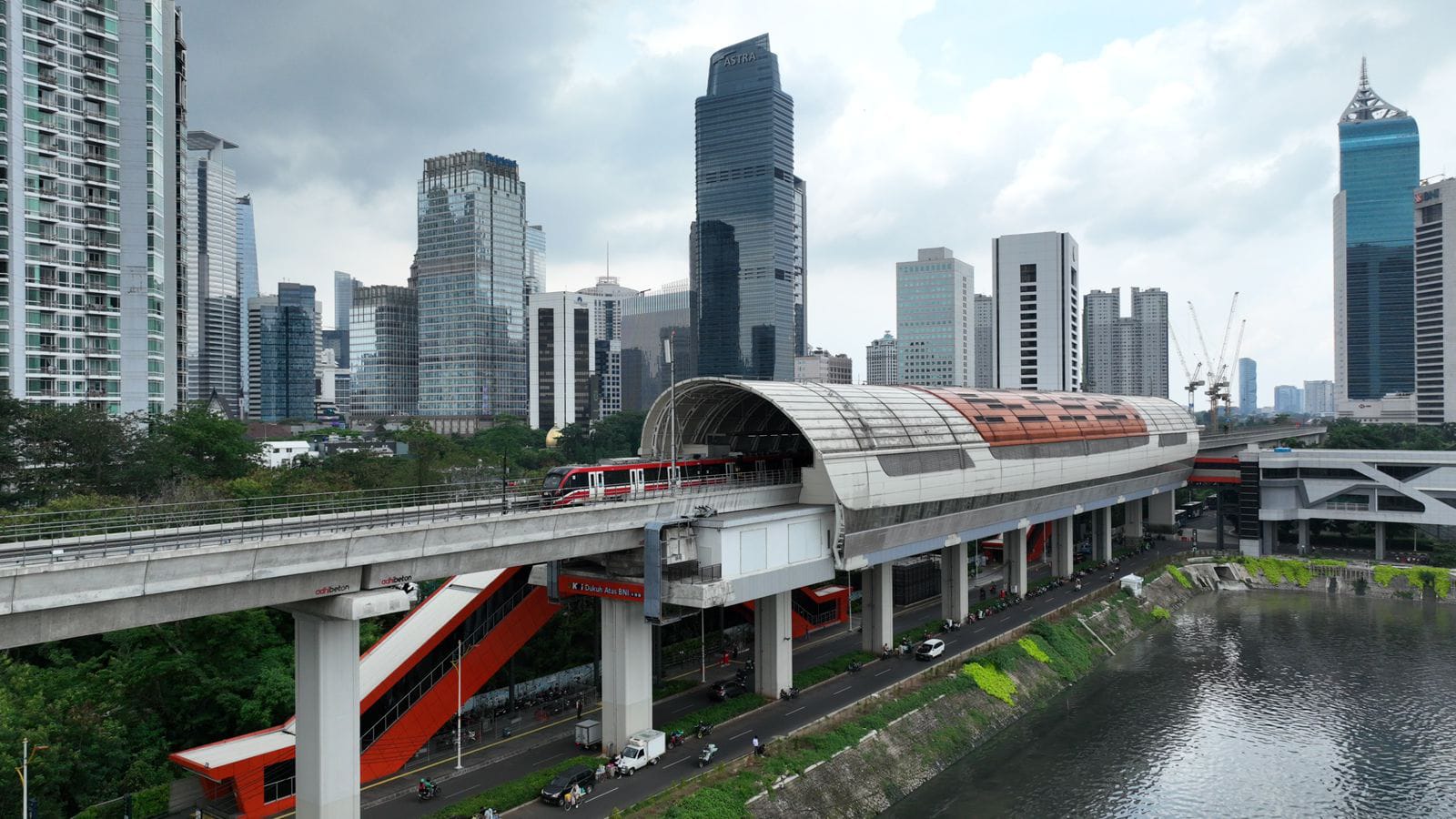 LRT Jabodebek melakukan perawatan rutin untuk menjaga keandalan operasional.