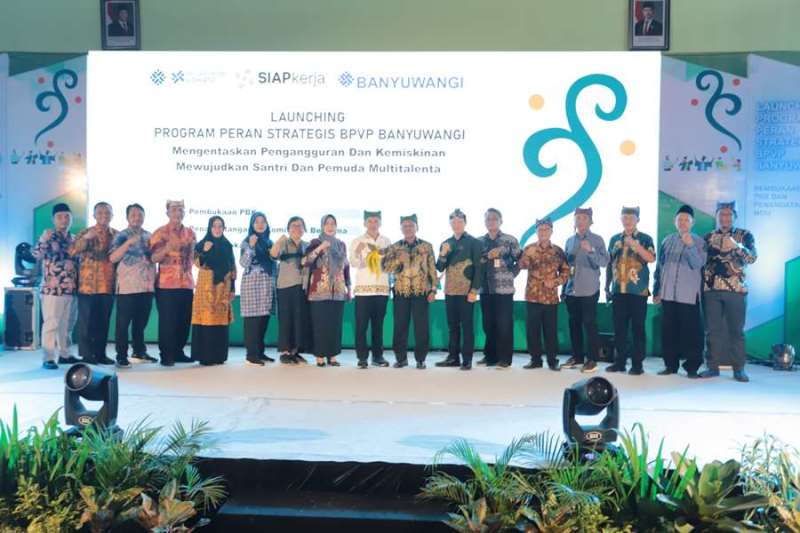 SEMANGAT: Kepala BPVP Arsad,S.Ag bersama Wabup Banyuwangi H Sugirah dalam launching program peran strategis BPVP Banyuwangi mengantarkan pengangguran dan kemiskinan.