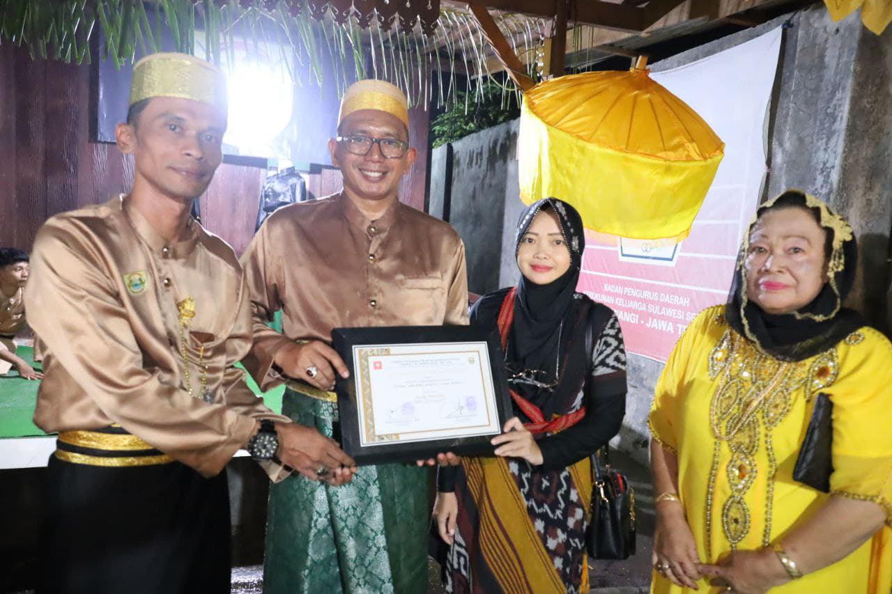 Dandim 0825 Letkol (Arh) Joko Sukoyo dinobatkan sebagai warga kehormatan  Suku Bugis Mandar