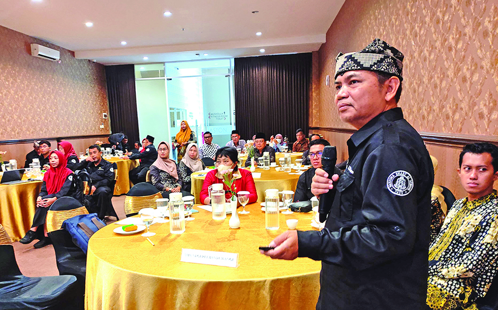 Kepala SMAN 1 Glagah Abdullah menyampaikan informasi seputar Sistem Informasi Manajemen Talenta di Hotel Aston Banyuwangi beberapa waktu lalu.