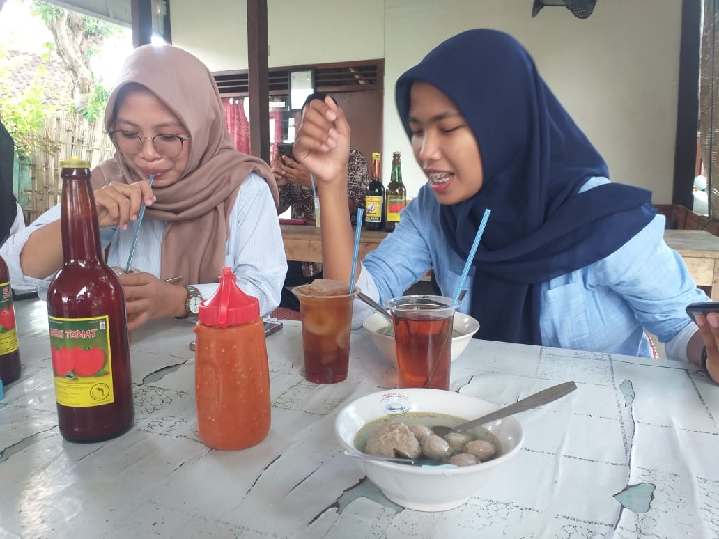 DISUKAI SEMUA KALANGAN: Bakso menjadi menu favorit bagi sebagian besar orang