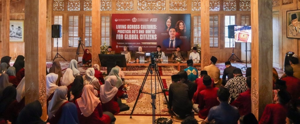 ANTUSIAS: Ratusan mahasiswa UI Cordoba Banyuwangi dan santri Daar Al Ihsan mengikuti sharing session bertajuk Living Across Culture, Practical Do