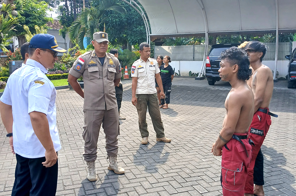 9 anak punk yang bikin onar di wilayah Rogojampi diamankan di kantor Dinsos-PPKB Banyuwangi untuk dilakukan pembinaan, Kamis (20/2).