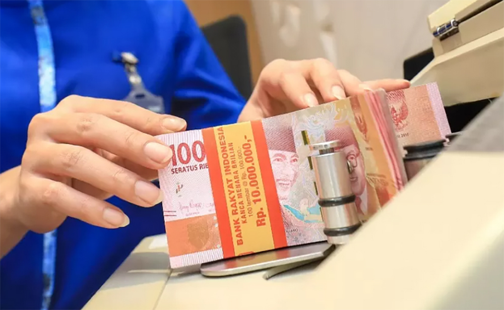 Ilustrasi penarikan uang di bank. (Foto: Dok. BRI)