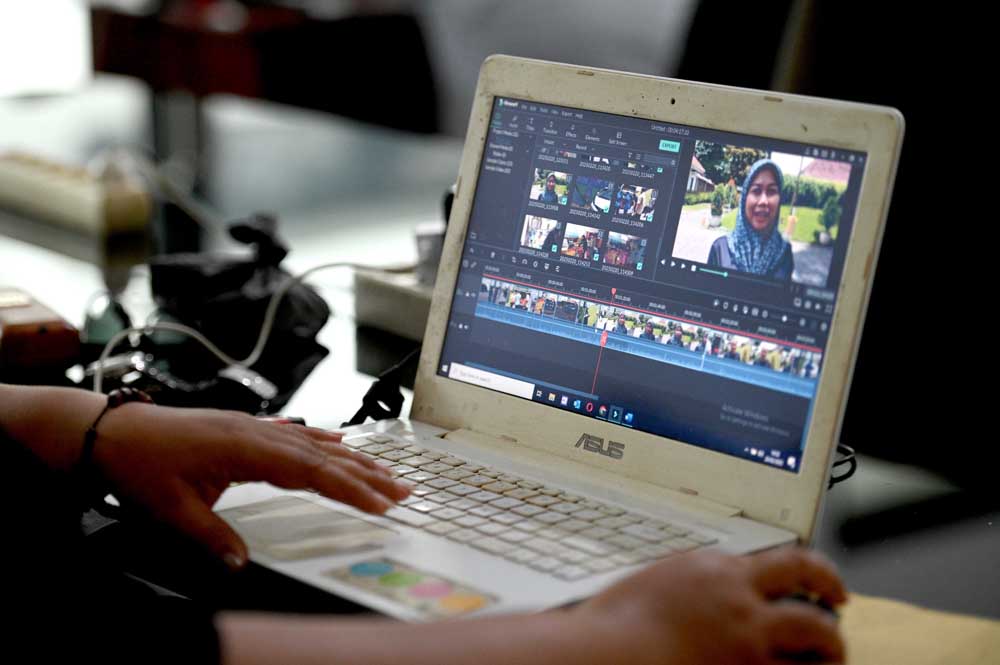 LEBIH MUDAH: Proses editing video bisa dilakukan di mana saja dengan perangkat yang mumpuni.