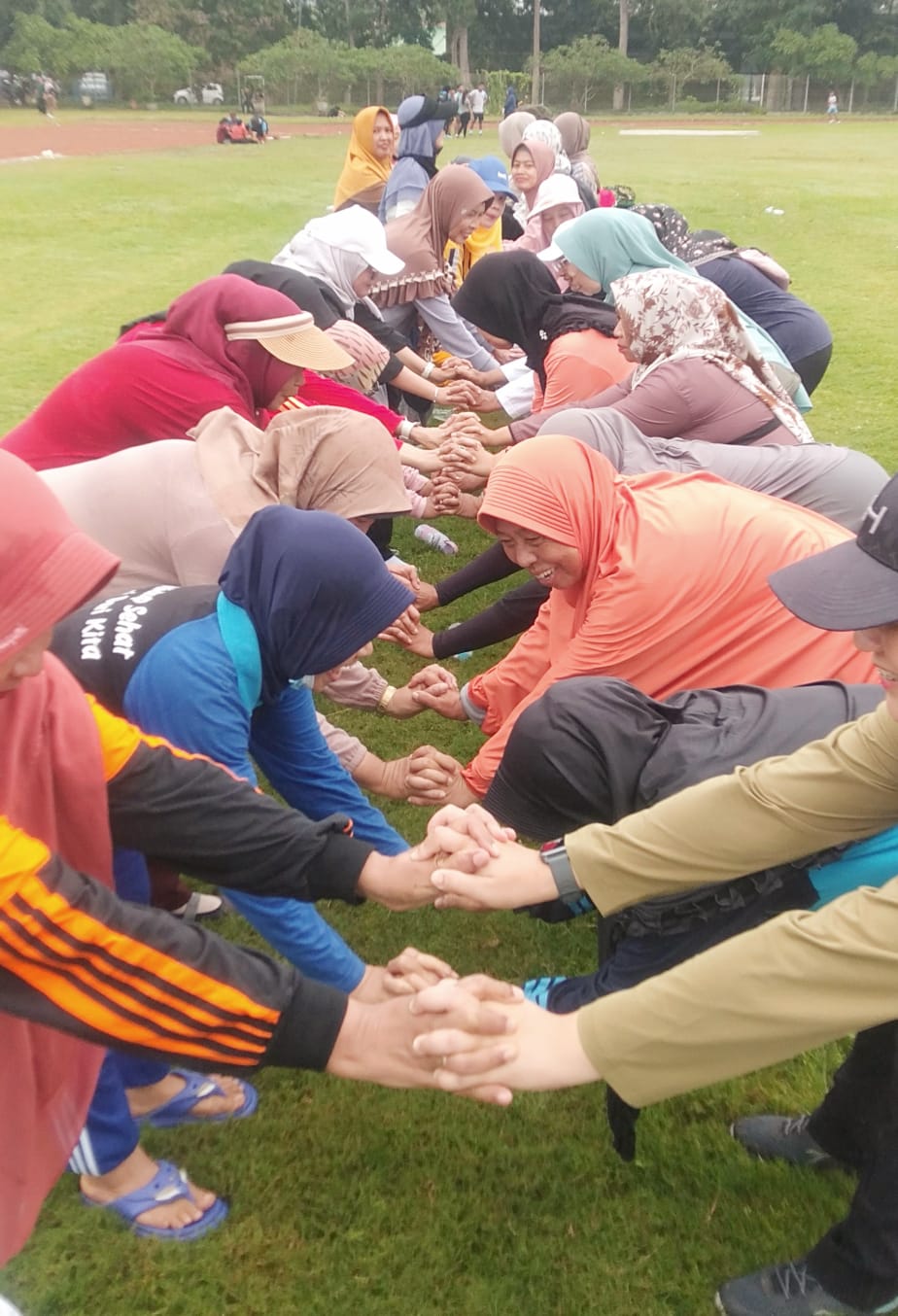 JCH KBIHU Sabilillah juga dibekali materi outbound dengan harapan saat ditanah suci terjadi kebersamaan.
