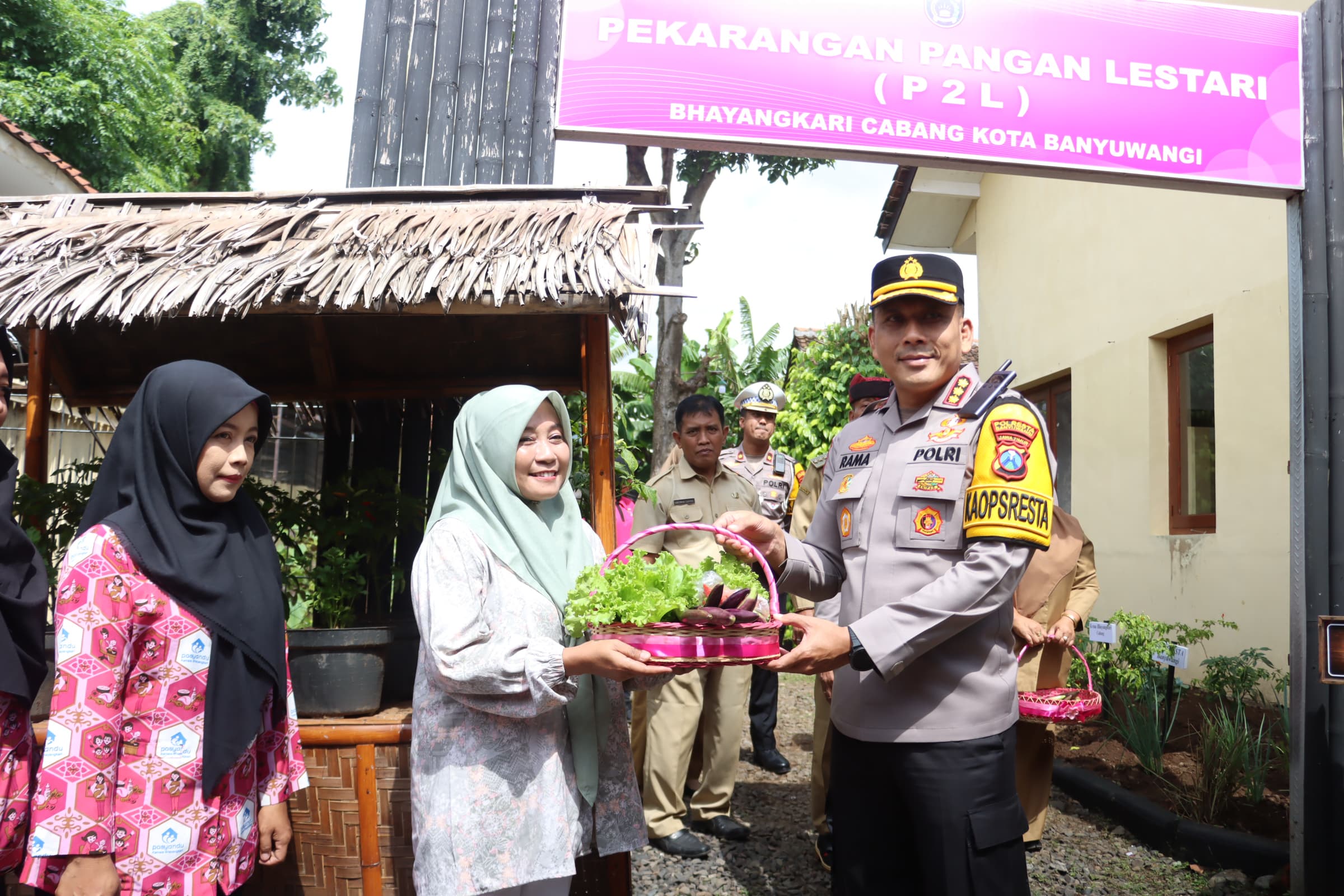 Polresta Banyuwangi meluncurkan penguatan program pekarangan pangan lestari yang dilaksanakan di Aspol Penataban Banyuwangi.