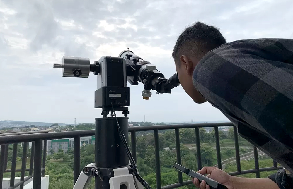 Proses rukyatul hilal di Planetarium UIN Walisongo, Kota Semarang, tahun 2024 lalu. (Foto: M Iqbal Amar/ Radar Semarang)