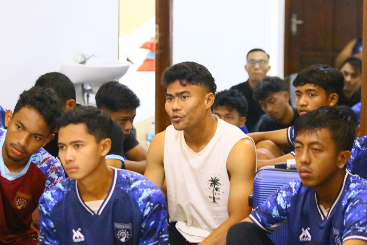 REFRESHING: Pemain Persewangi diliburkan selama seminggu sembari menunggu putaran nasional Liga 4 digelar.