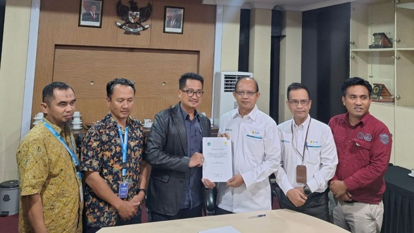 PLN berkolaborasi dengan Balai Taman Nasional Baluran untuk mendistribusikan listrik ramah lingkungan.