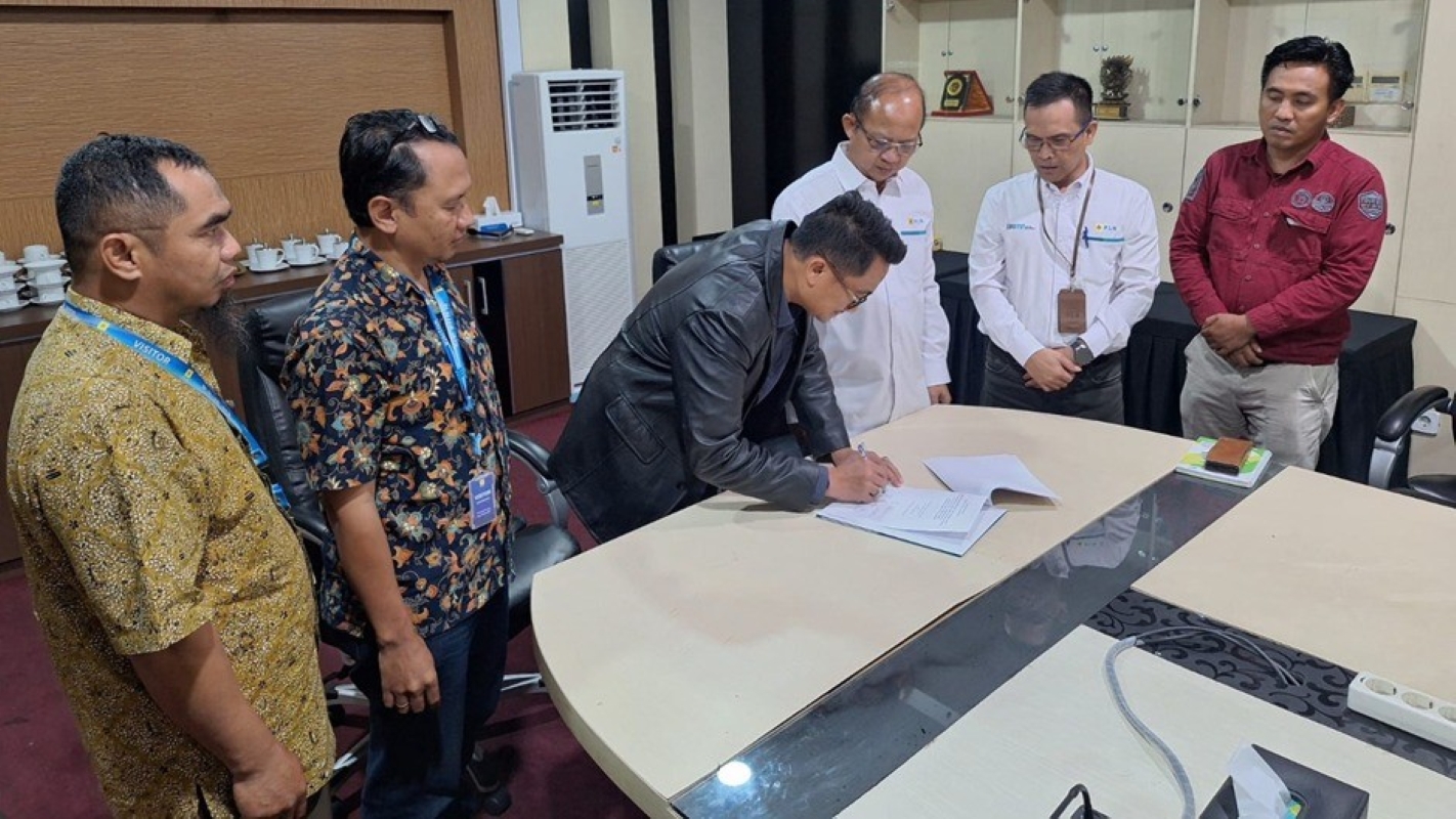 PLN bersinergi bersama Balai Taman Nasional Baluran untuk mendukung distribusi energi ramah lingkungan.