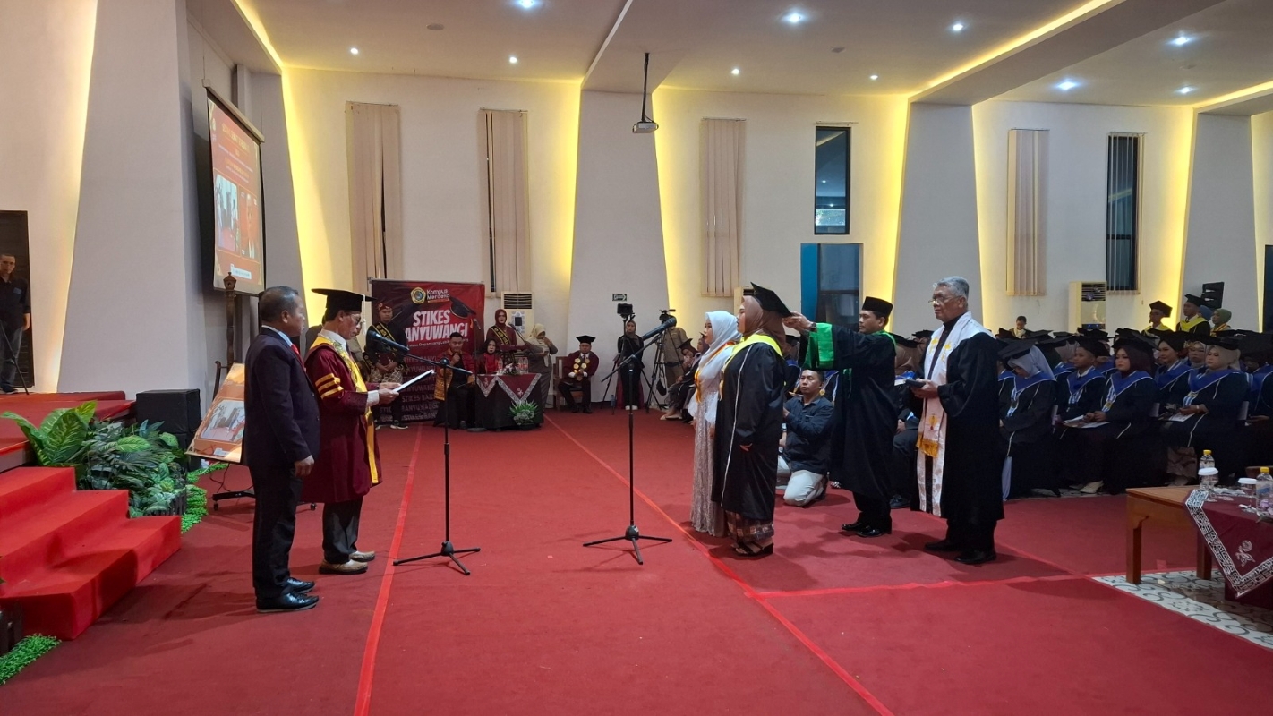 Pengambilan sumpah janji mahasiswa disaksikan organisasi profesi dan rohaniawan.