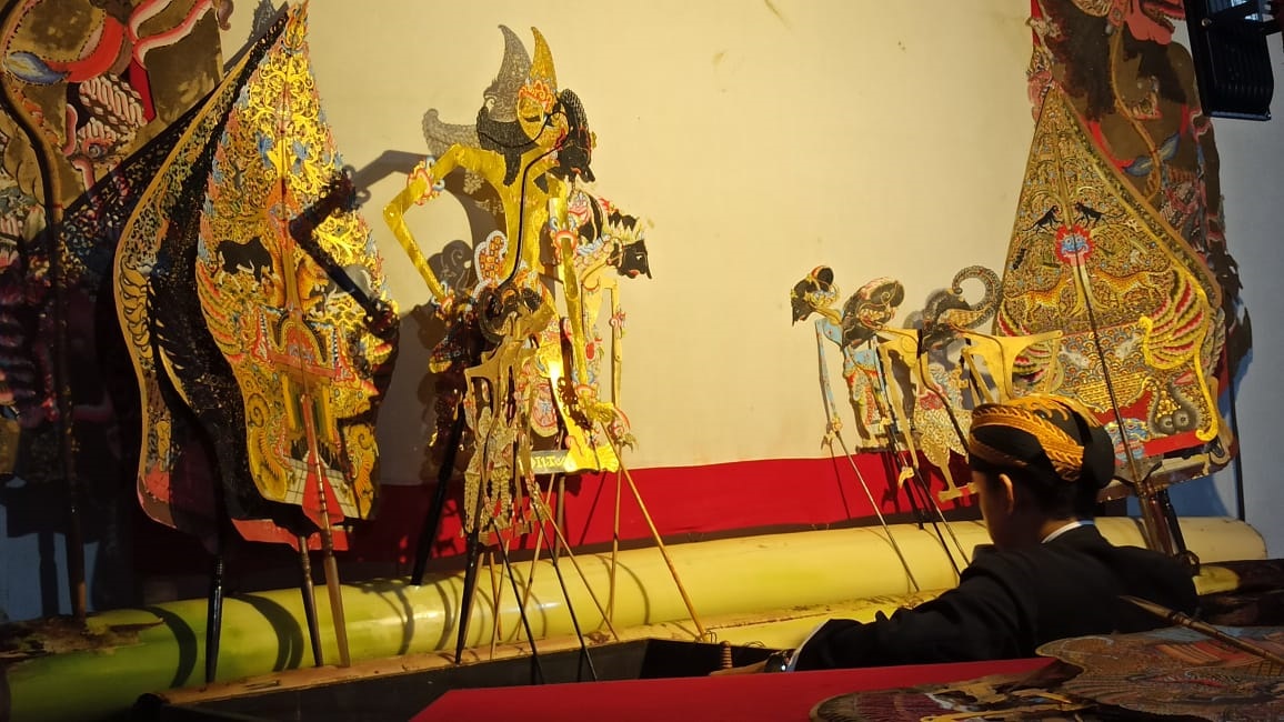 Dalang muda yang tergabung ke dalam Paguyuban Dalang Keneman Banyuwangi (Padakawangi) menggelar latihan rutin di Desa Jambewangi, Sempu, belum lama ini.