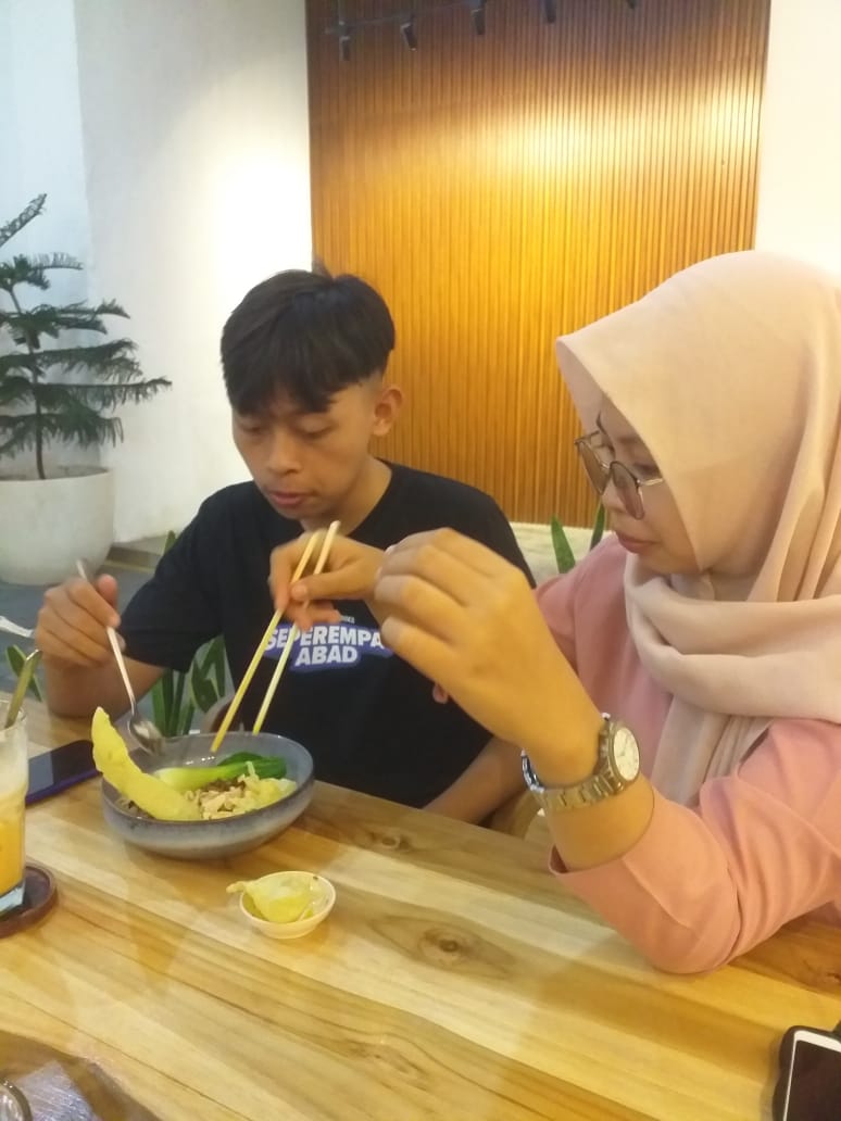 BUKA PUASA; Penting jaga adab dan akhlak saat berbuka puasa bersama