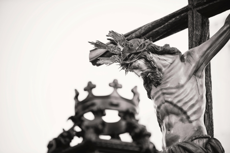 Paskah adalah perayaan utama umat Kristiani yang memperingati kebangkitan Yesus Kristus dari kematian setelah disalibkan.