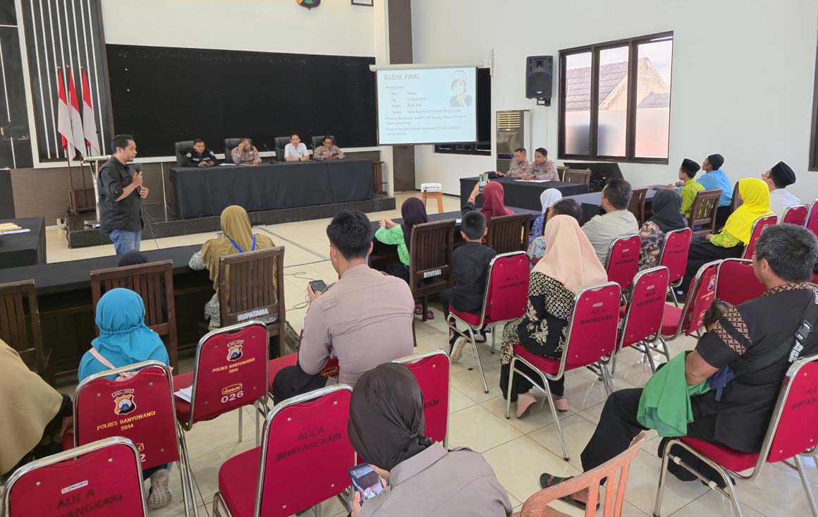 TEMU TEKNIS: Sepuluh finalis menghadiri pertemuan untuk membahas teknis final Lomba Dai Cilik di Rupatama Wira Pratama, Polresta Banyuwangi, Kamis (6/3).