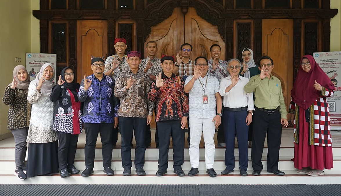 FOTO BERSAMA: Kepala Bappeda Suyanto Waspo Tondo Wicaksono, Kadispendik Suratno, dan Kadis Pariwisata Banyuwangi Taufik Rohman Rektor ISI Surakarta Nyoman Sukerna. (Intagram @isi_surakarta)