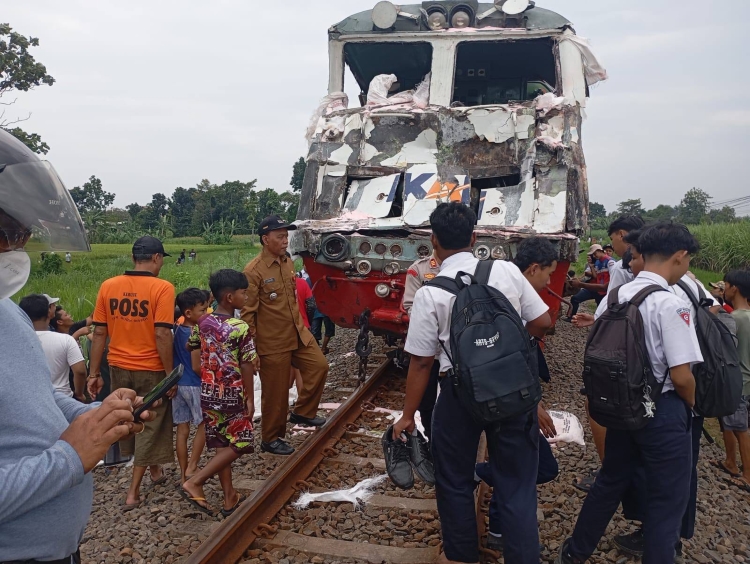 KAI Daop 7 Madiun mengimbau pengguna jalan lebih disiplin menyusul terjadinya insiden tabrakan KA Kertanegara dan truk pupuk di Kabupaten Kediri, Jawa Timur, Senin (10/3).