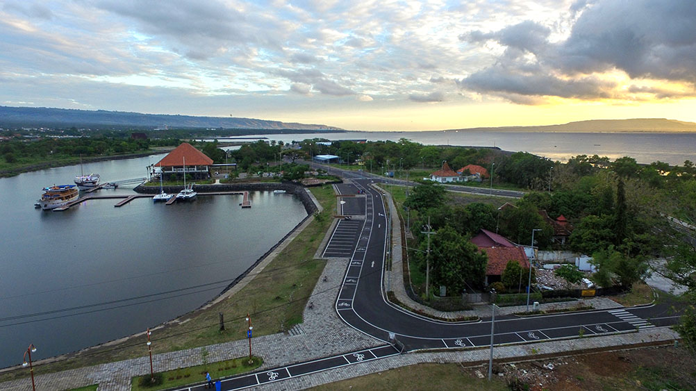 DEKAT PINTU MASUK: Dermaga sandar kapal yacht berada di sisi barat Pantai Boom Banyuwangi. (Ramada Kusuma/Radar Banyuwangi)