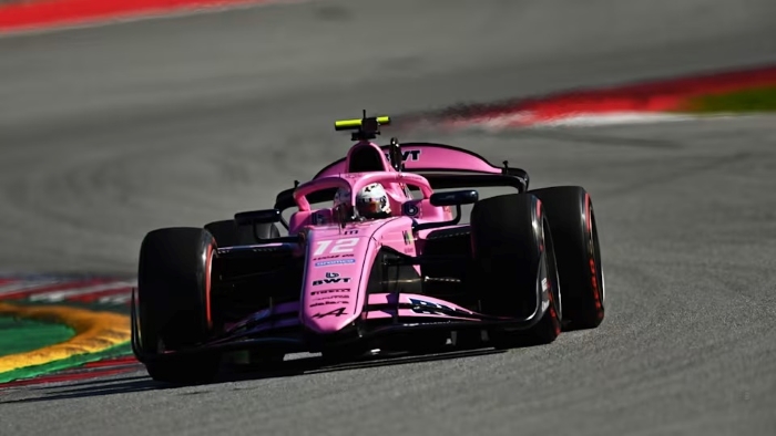 Pebalap India, Kush Maini, siap memperluas perannya di Alpine F1 pada musim 2025.
