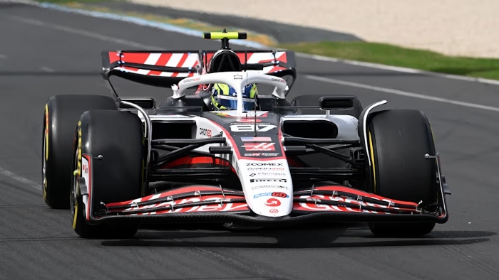 Debut penuh waktu Ollie Bearman di Formula 1 tidak berjalan sesuai harapan.