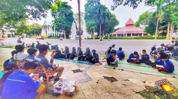 Dalam rangka memeriahkan bulan Ramadan, SMPIT Al Uswah Banyuwangi kembali menggelar &rdquo;Cinta Berbagi Rasa&rdquo; dengan tema Ngaji on the Road 2025.