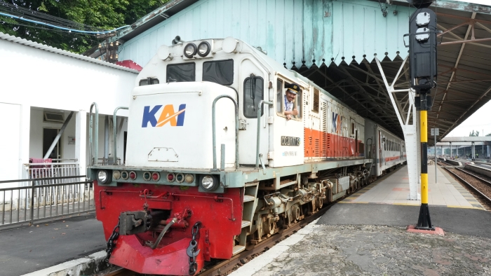 Sebelum bertugas, Awak Sarana Perkeretaapian (ASP), termasuk masinis dan asisten masinis, harus menjalani serangkaian tes ketat untuk memastikan keselamatan dan kenyamanan penumpang.