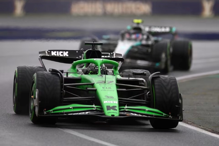 Nico Hulkenberg tampil luar biasa di Grand Prix Australia dengan bangkit dari kegagalan di Q1 hingga finis di posisi ketujuh, membawa Kick Sauber langsung mengungguli perolehan poin mereka.
