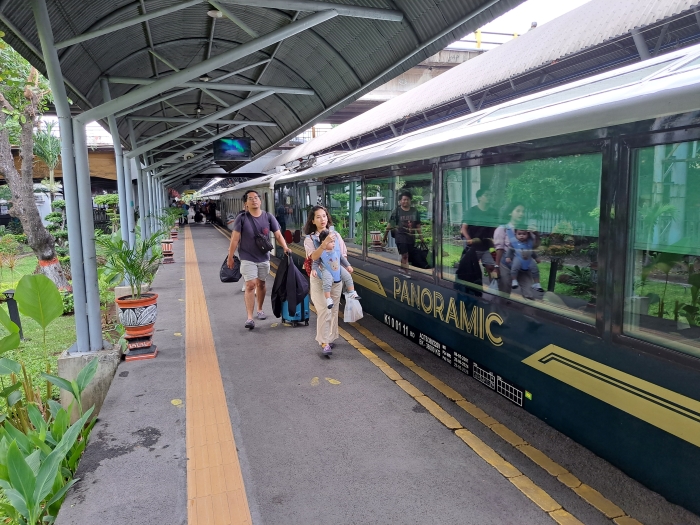 PT KAI Daop 7 Madiun mencatat lonjakan tinggi dalam penjualan tiket kereta api untuk periode Lebaran 2025.