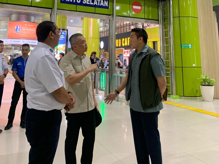 Menjelang arus mudik Lebaran 2025, Menteri Perhubungan (Menhub) Dudy Purwagandhi memastikan Stasiun Gambir siap melayani ribuan pemudik dengan aman dan nyaman.