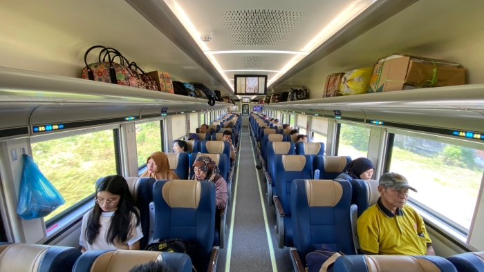 PT Kereta Api Indonesia (KAI) terus berinovasi untuk meningkatkan kenyamanan penumpang dengan menghadirkan 612 unit Kereta Stainless Steel (SS) New Generation secara bertahap hingga 2026.