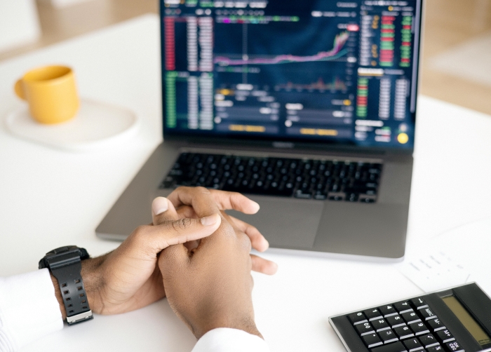 Bagi investor saham, Indeks Harga Saham Gabungan (IHSG) adalah indikator utama yang menunjukkan kinerja pasar modal Indonesia.