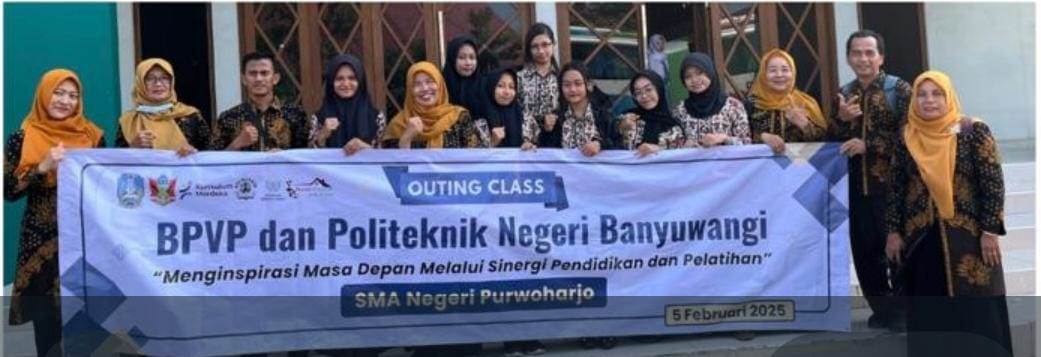 BERPRESTASI: Para guru dan siswa SMAN 1 Purwoharjo saat berkunjung ke BPVP Banyuwangi untuk MoU program double track.