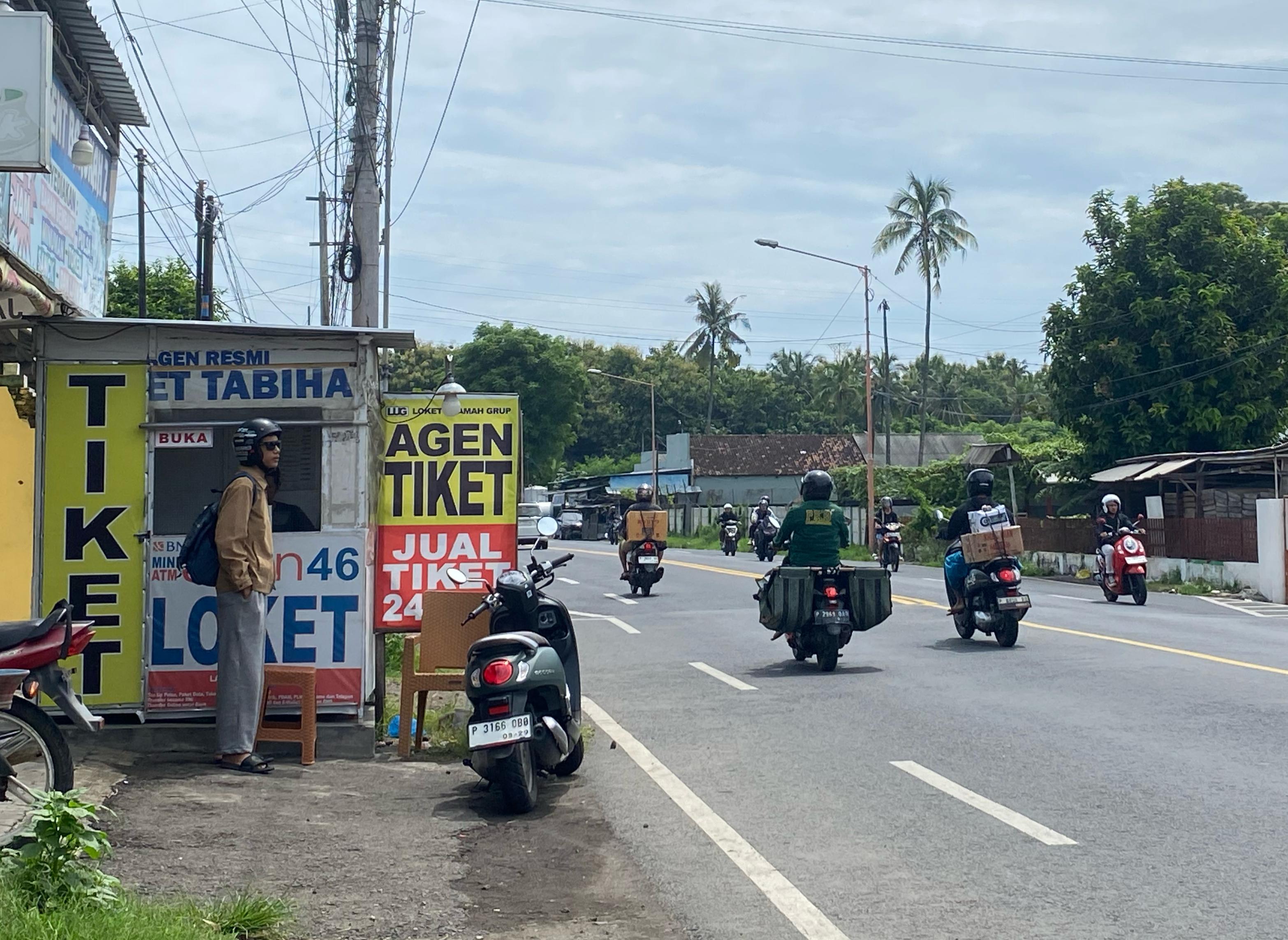 Salah satu lapak penjual tiket online penyeberangan Ketapang-Gilimanuk.