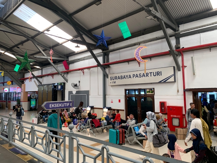 PT KAI Daop 8 Surabaya mencatat 144.182 penumpang telah menggunakan layanan kereta api jarak jauh sejak awal masa angkutan Lebaran hingga 24 Maret 2025.