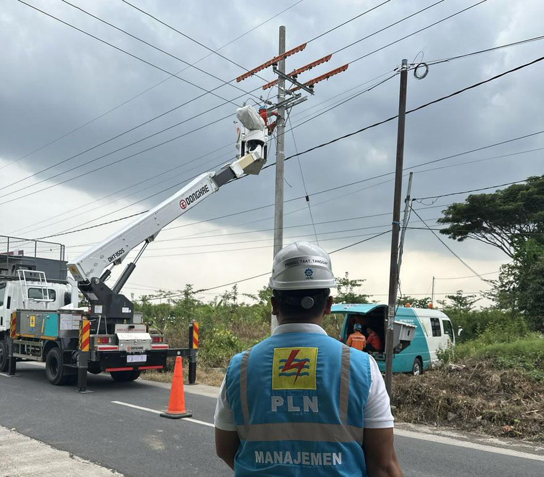 SIAGA: PLN UP3 Banyuwangi berkomitmen memberikan pelayanan terbaik demi kenyamanan pelanggan dalam merayakan Idul Fitri.