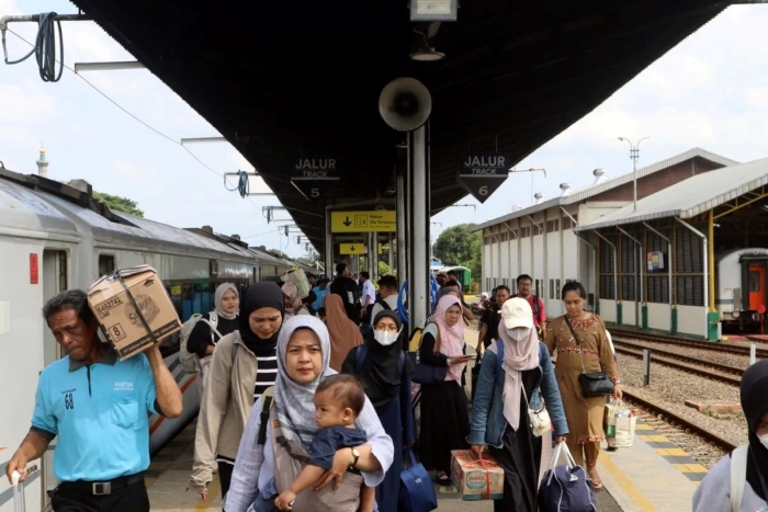 Arus mudik Lebaran 2025 semakin terasa di wilayah Daop 3 Cirebon, Jawa Barat.