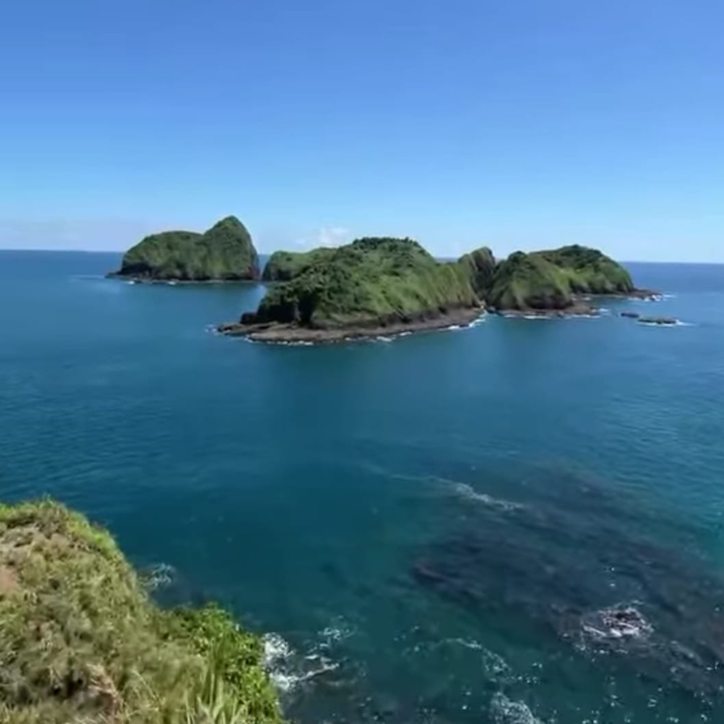 Gugusan Pulau Bedil di Dusun Pancer, Desa Sumberagung, Kecamatan Pesanggaran, Banyuwangi mirip gugusan pulau di Raja Ampat.