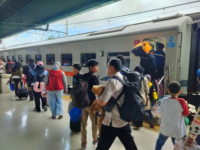 PT KAI menambah 362 perjalanan Kereta Api Jarak Jauh.