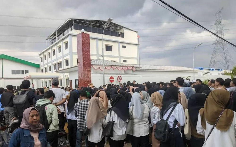 Karyawan PT Yihong Cirebon mogok 4 hari. (Repro Radar Kediri)