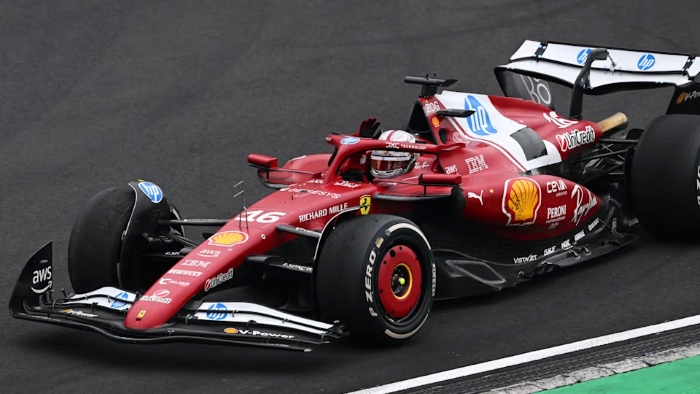 Ferrari mengalami pukulan besar di Grand Prix China setelah Charles Leclerc dan Lewis Hamilton didiskualifikasi akibat pelanggaran teknis.