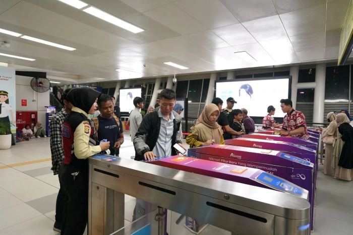LRT Jabodebek layani 2 juta pengguna di Maret 2025, hadirkan perjalanan lebih nyaman dengan peningkatan jadwal dan kebijakan ramah Ramadan.